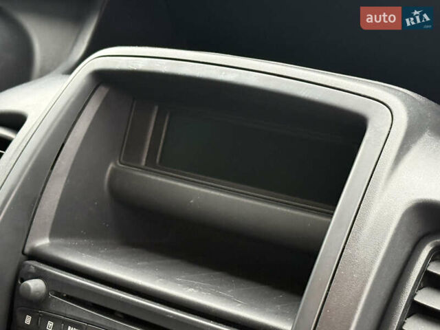 Серый Рено Трафик, объемом двигателя 2 л и пробегом 99 тыс. км за 12999 $, фото 27 на Automoto.ua