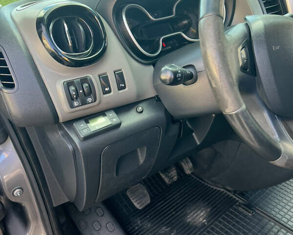 Сірий Рено Трафік, об'ємом двигуна 1.6 л та пробігом 309 тис. км за 11600 $, фото 23 на Automoto.ua