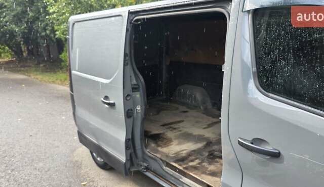 Серый Рено Трафик, объемом двигателя 2 л и пробегом 452 тыс. км за 10800 $, фото 4 на Automoto.ua