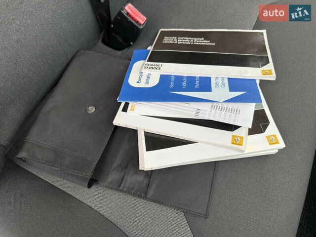 Серый Рено Трафик, объемом двигателя 2 л и пробегом 99 тыс. км за 12999 $, фото 34 на Automoto.ua