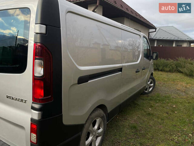 Серый Рено Трафик, объемом двигателя 1.6 л и пробегом 290 тыс. км за 12500 $, фото 4 на Automoto.ua