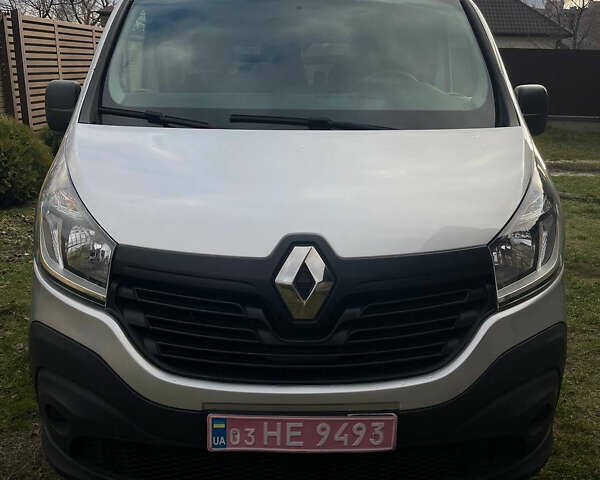 Серый Рено Трафик, объемом двигателя 1.6 л и пробегом 290 тыс. км за 12500 $, фото 1 на Automoto.ua