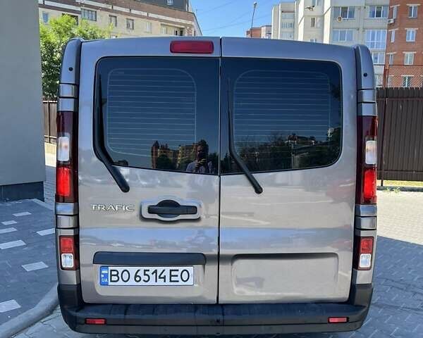 Серый Рено Трафик, объемом двигателя 1.6 л и пробегом 207 тыс. км за 13500 $, фото 2 на Automoto.ua