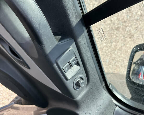 Серый Рено Трафик, объемом двигателя 1.6 л и пробегом 204 тыс. км за 12999 $, фото 14 на Automoto.ua