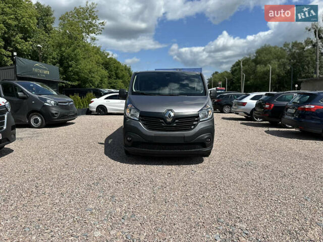 Серый Рено Трафик, объемом двигателя 1.6 л и пробегом 204 тыс. км за 12999 $, фото 2 на Automoto.ua