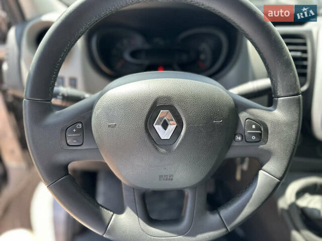 Серый Рено Трафик, объемом двигателя 1.6 л и пробегом 204 тыс. км за 12999 $, фото 18 на Automoto.ua
