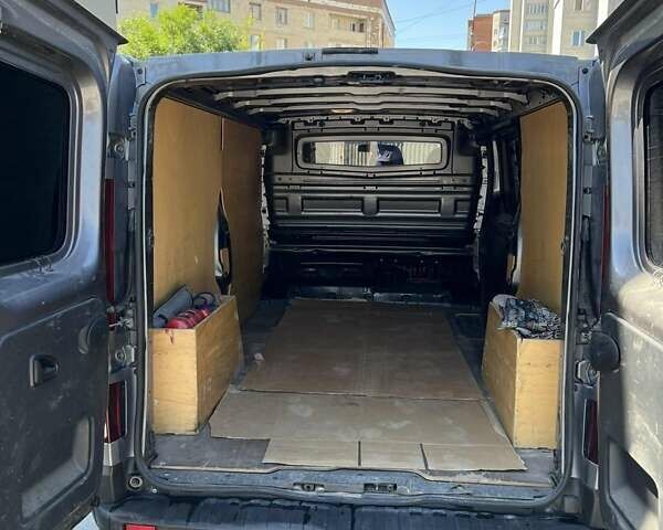 Серый Рено Трафик, объемом двигателя 1.6 л и пробегом 207 тыс. км за 13500 $, фото 6 на Automoto.ua