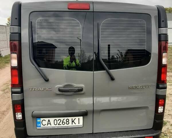 Сірий Рено Трафік, об'ємом двигуна 1.6 л та пробігом 189 тис. км за 18000 $, фото 1 на Automoto.ua