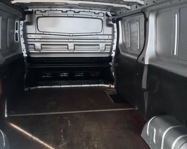 Серый Рено Трафик, объемом двигателя 1.6 л и пробегом 175 тыс. км за 15300 $, фото 3 на Automoto.ua