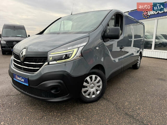 Серый Рено Трафик, объемом двигателя 2 л и пробегом 218 тыс. км за 22500 $, фото 2 на Automoto.ua