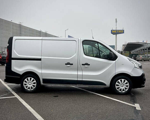 Серый Рено Трафик, объемом двигателя 2 л и пробегом 167 тыс. км за 18900 $, фото 1 на Automoto.ua