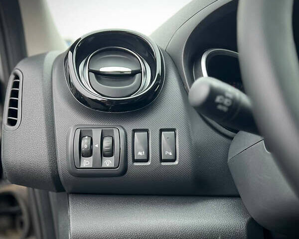 Серый Рено Трафик, объемом двигателя 2 л и пробегом 167 тыс. км за 18900 $, фото 35 на Automoto.ua