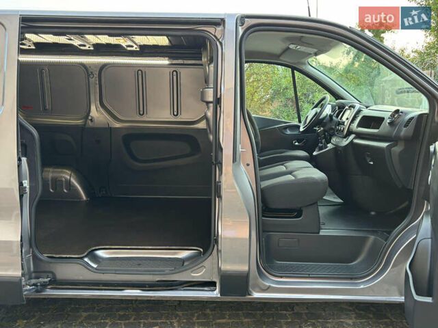 Серый Рено Трафик, объемом двигателя 2 л и пробегом 245 тыс. км за 16999 $, фото 9 на Automoto.ua