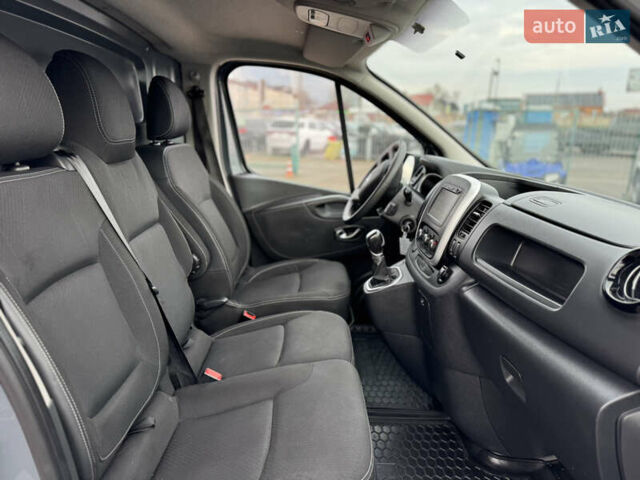 Серый Рено Трафик, объемом двигателя 2 л и пробегом 218 тыс. км за 22500 $, фото 31 на Automoto.ua