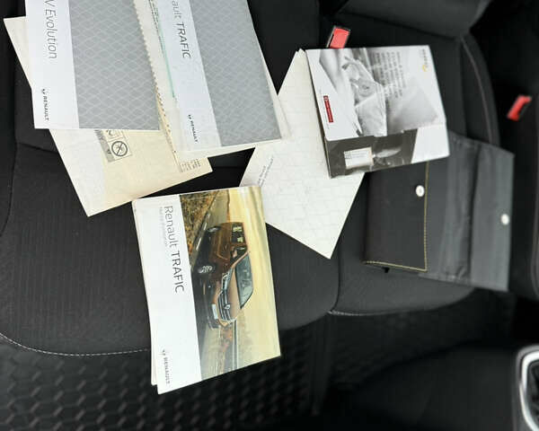 Серый Рено Трафик, объемом двигателя 2 л и пробегом 218 тыс. км за 22500 $, фото 40 на Automoto.ua