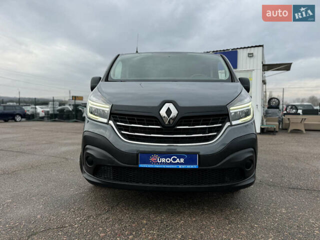 Серый Рено Трафик, объемом двигателя 2 л и пробегом 218 тыс. км за 22500 $, фото 1 на Automoto.ua