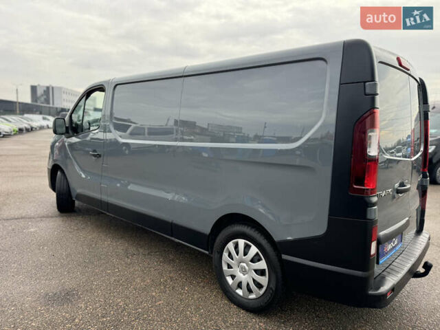 Серый Рено Трафик, объемом двигателя 2 л и пробегом 218 тыс. км за 22500 $, фото 5 на Automoto.ua