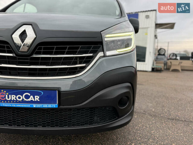 Серый Рено Трафик, объемом двигателя 2 л и пробегом 218 тыс. км за 22500 $, фото 12 на Automoto.ua