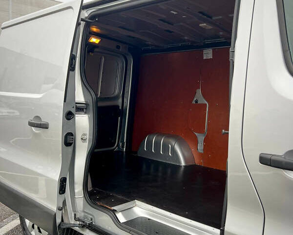 Серый Рено Трафик, объемом двигателя 2 л и пробегом 167 тыс. км за 18900 $, фото 36 на Automoto.ua