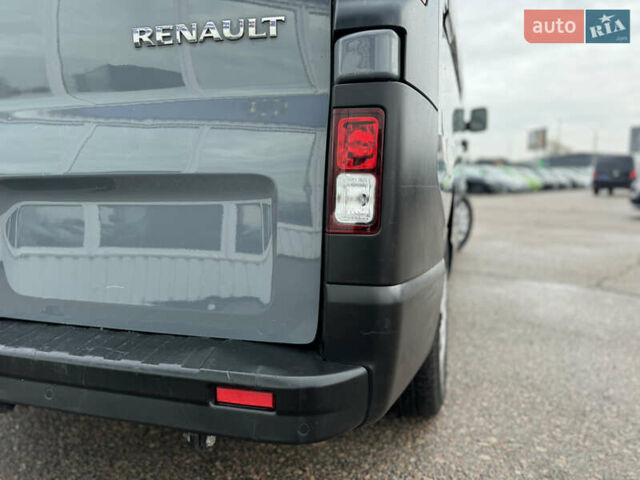 Серый Рено Трафик, объемом двигателя 2 л и пробегом 218 тыс. км за 22500 $, фото 22 на Automoto.ua