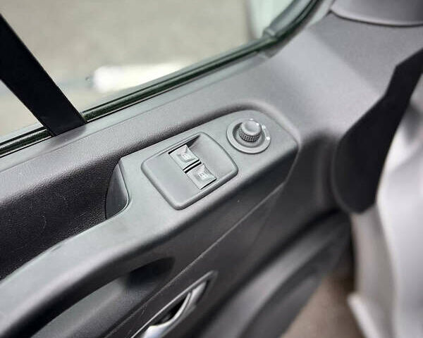 Серый Рено Трафик, объемом двигателя 2 л и пробегом 167 тыс. км за 18900 $, фото 17 на Automoto.ua