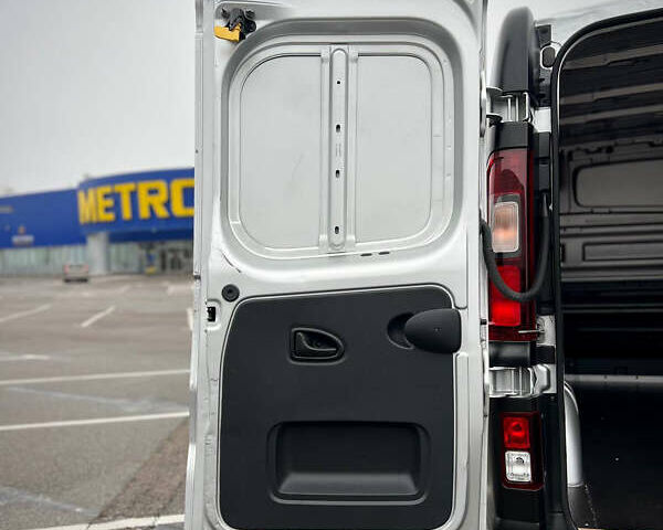 Серый Рено Трафик, объемом двигателя 2 л и пробегом 167 тыс. км за 18900 $, фото 44 на Automoto.ua