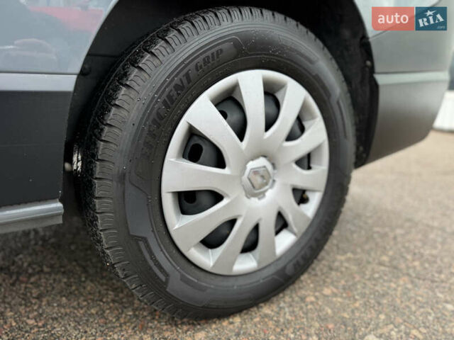 Серый Рено Трафик, объемом двигателя 2 л и пробегом 218 тыс. км за 22500 $, фото 18 на Automoto.ua