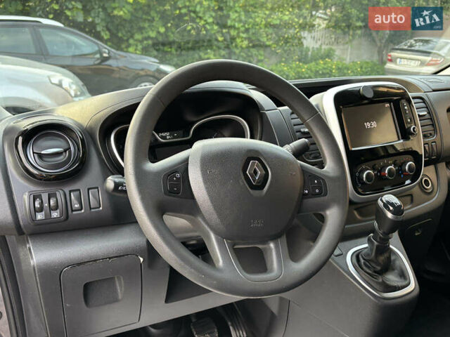 Серый Рено Трафик, объемом двигателя 2 л и пробегом 245 тыс. км за 16999 $, фото 14 на Automoto.ua