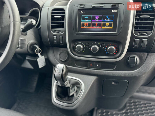 Серый Рено Трафик, объемом двигателя 2 л и пробегом 218 тыс. км за 22500 $, фото 35 на Automoto.ua