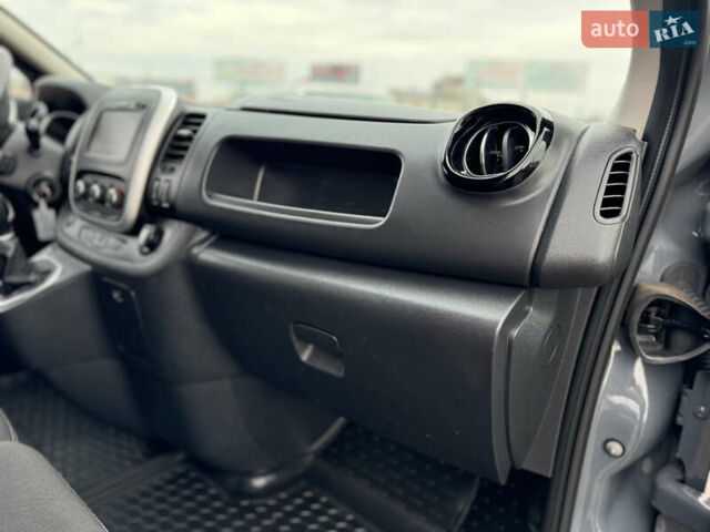 Серый Рено Трафик, объемом двигателя 2 л и пробегом 218 тыс. км за 22500 $, фото 33 на Automoto.ua