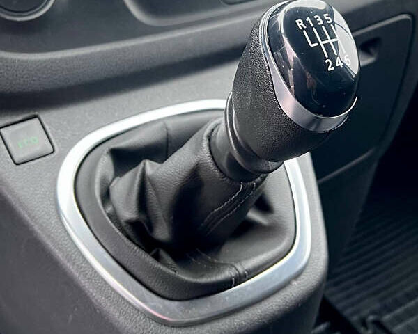 Серый Рено Трафик, объемом двигателя 2 л и пробегом 167 тыс. км за 18900 $, фото 32 на Automoto.ua