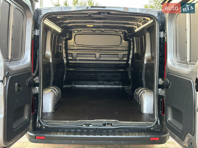 Серый Рено Трафик, объемом двигателя 2 л и пробегом 245 тыс. км за 16999 $, фото 12 на Automoto.ua