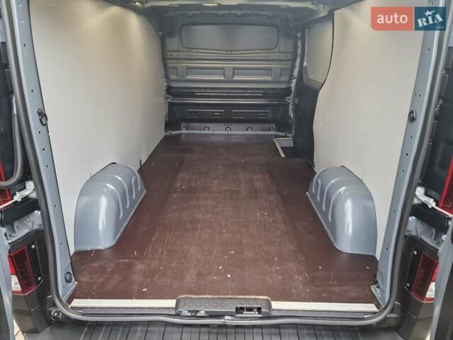 Серый Рено Трафик, объемом двигателя 2 л и пробегом 262 тыс. км за 20399 $, фото 6 на Automoto.ua