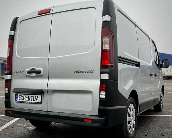 Серый Рено Трафик, объемом двигателя 2 л и пробегом 167 тыс. км за 18900 $, фото 2 на Automoto.ua