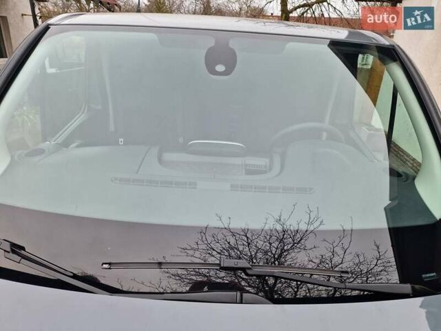 Серый Рено Трафик, объемом двигателя 2 л и пробегом 262 тыс. км за 20399 $, фото 3 на Automoto.ua