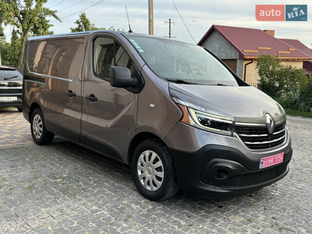 Серый Рено Трафик, объемом двигателя 2 л и пробегом 245 тыс. км за 16999 $, фото 5 на Automoto.ua
