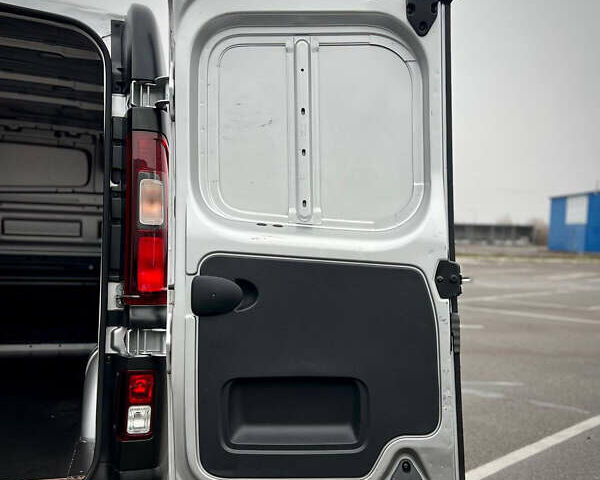 Серый Рено Трафик, объемом двигателя 2 л и пробегом 167 тыс. км за 18900 $, фото 43 на Automoto.ua