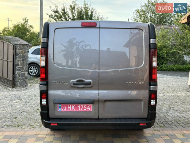Серый Рено Трафик, объемом двигателя 2 л и пробегом 245 тыс. км за 16999 $, фото 4 на Automoto.ua