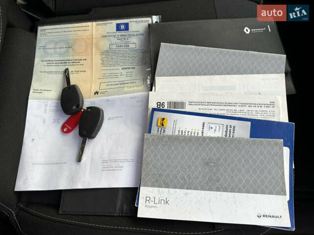 Серый Рено Трафик, объемом двигателя 2 л и пробегом 245 тыс. км за 16999 $, фото 23 на Automoto.ua