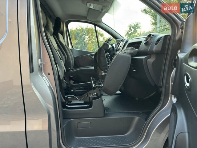 Серый Рено Трафик, объемом двигателя 2 л и пробегом 245 тыс. км за 16999 $, фото 18 на Automoto.ua