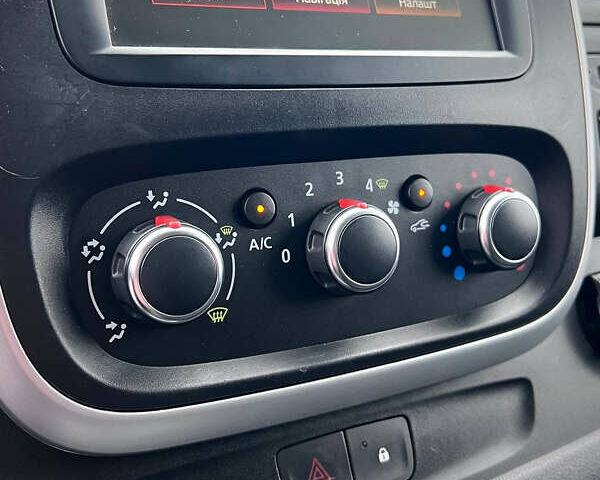 Серый Рено Трафик, объемом двигателя 2 л и пробегом 167 тыс. км за 18900 $, фото 31 на Automoto.ua