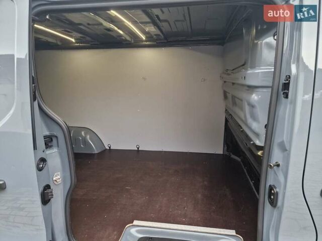 Серый Рено Трафик, объемом двигателя 2 л и пробегом 262 тыс. км за 20399 $, фото 19 на Automoto.ua