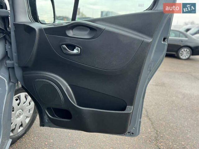 Серый Рено Трафик, объемом двигателя 2 л и пробегом 218 тыс. км за 22500 $, фото 41 на Automoto.ua