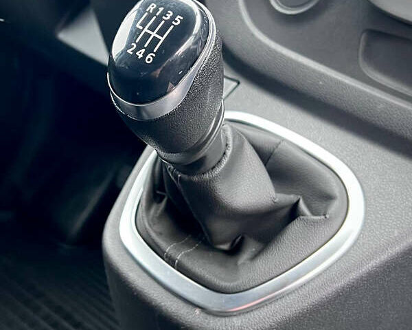 Серый Рено Трафик, объемом двигателя 2 л и пробегом 167 тыс. км за 18900 $, фото 33 на Automoto.ua