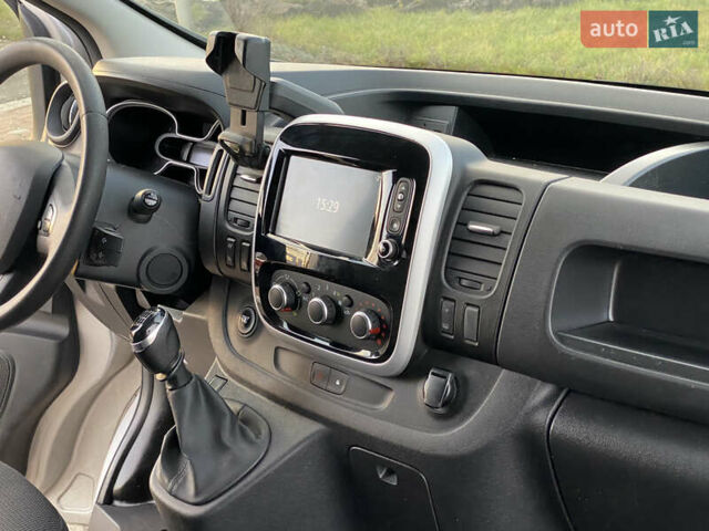 Серый Рено Трафик, объемом двигателя 2 л и пробегом 132 тыс. км за 18700 $, фото 42 на Automoto.ua