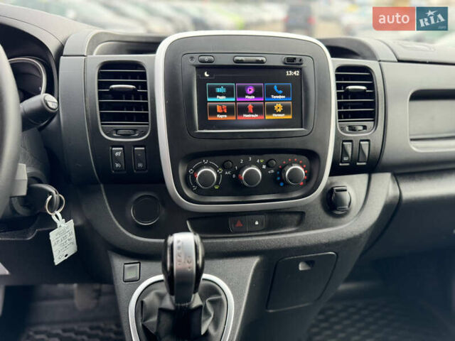 Серый Рено Трафик, объемом двигателя 2 л и пробегом 218 тыс. км за 22500 $, фото 49 на Automoto.ua