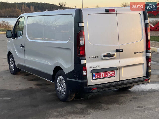 Серый Рено Трафик, объемом двигателя 2 л и пробегом 132 тыс. км за 18700 $, фото 16 на Automoto.ua
