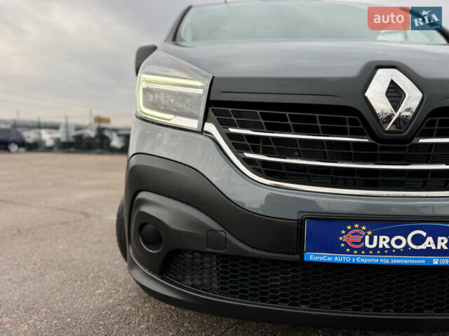 Серый Рено Трафик, объемом двигателя 2 л и пробегом 218 тыс. км за 22500 $, фото 13 на Automoto.ua