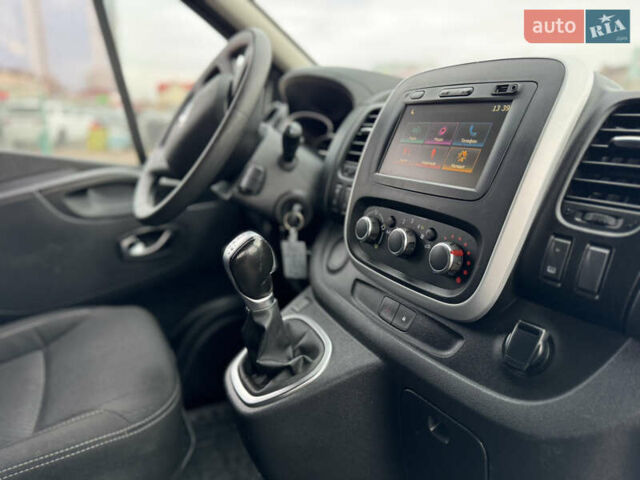 Серый Рено Трафик, объемом двигателя 2 л и пробегом 218 тыс. км за 22500 $, фото 34 на Automoto.ua