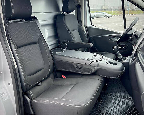 Серый Рено Трафик, объемом двигателя 2 л и пробегом 167 тыс. км за 18900 $, фото 20 на Automoto.ua